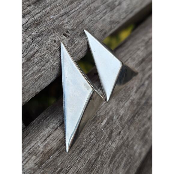 Vintage Modernist Sterling Silver Pyramid Geometrical Triangle Stud Earrings - Picture 5 of 8